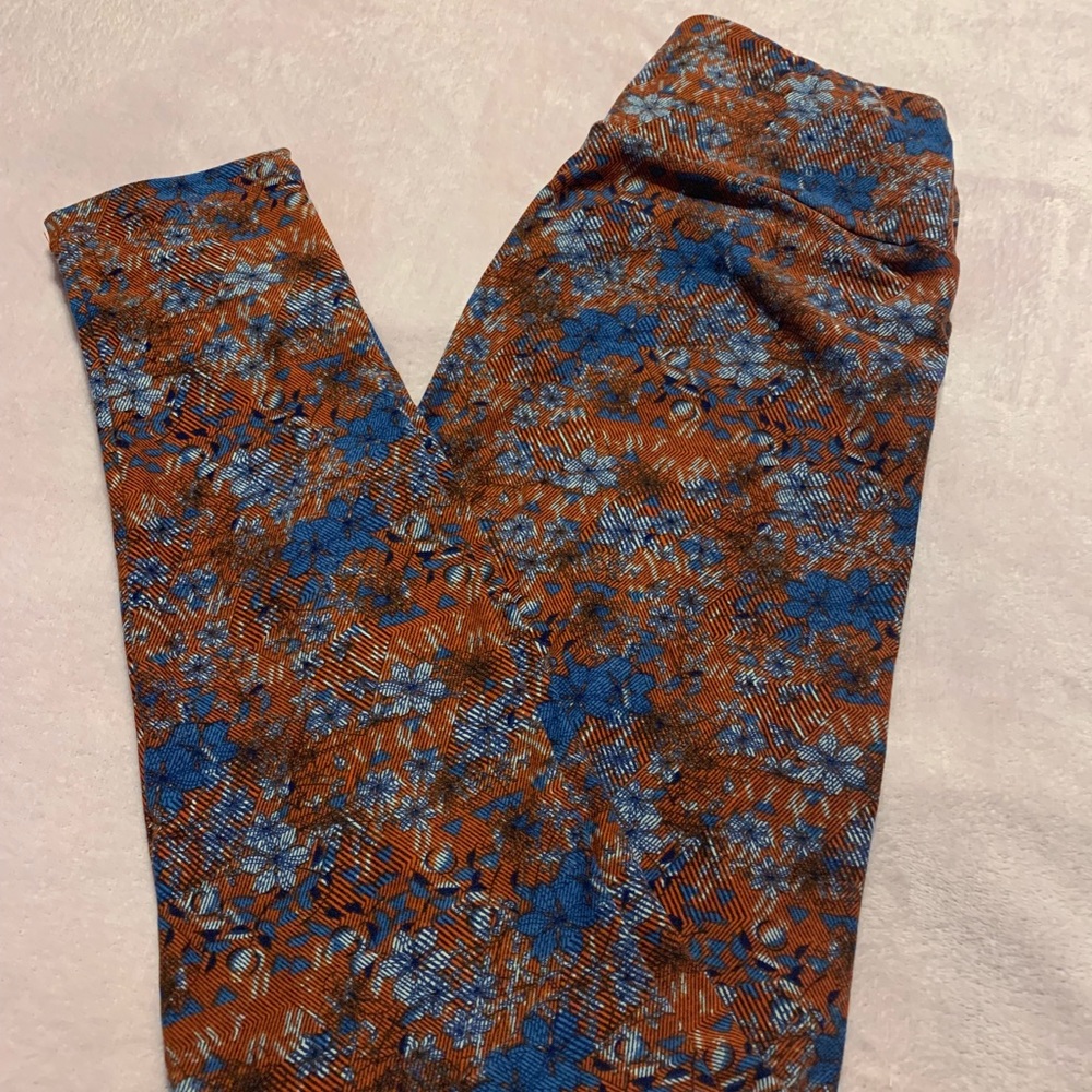 Lularoe One Size leggings.  NWOT